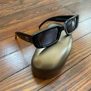 Gucci 2409 Black and Silver Sunglasses Y2K Vintage